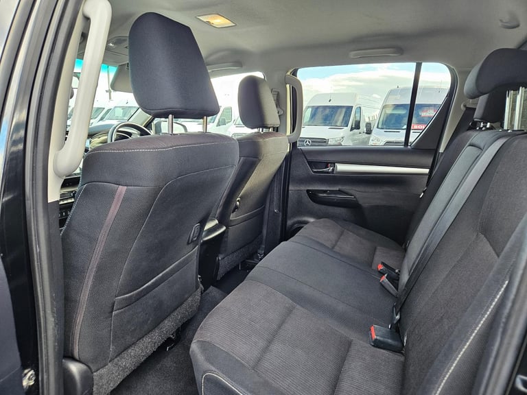 2018 TOYOTA HILUX INVINCIBLE D-4D 4WD 150BHP 2.4 D/CAB**ONLY 50K MILES**
