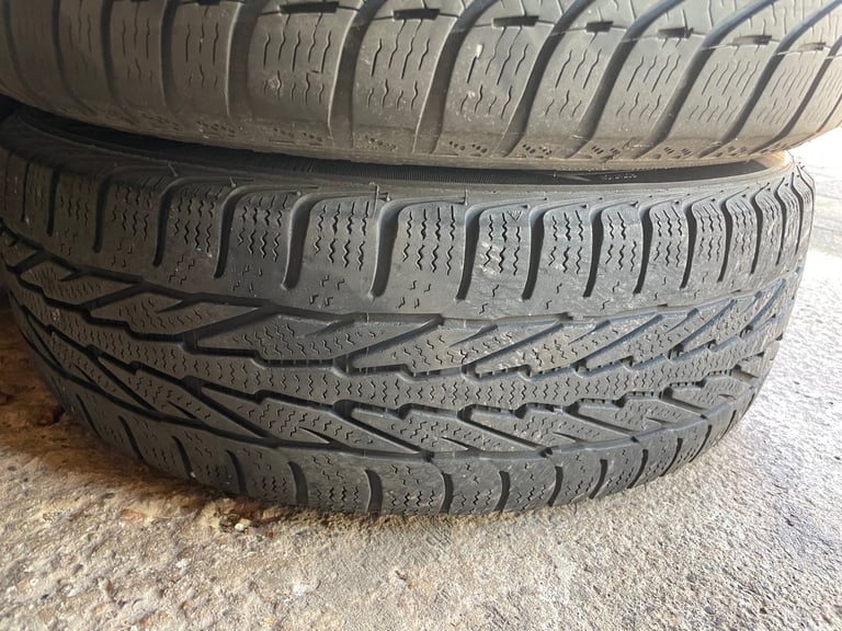 Ford fiesta 14 inch steel wheels and very good winter tyres 4x108