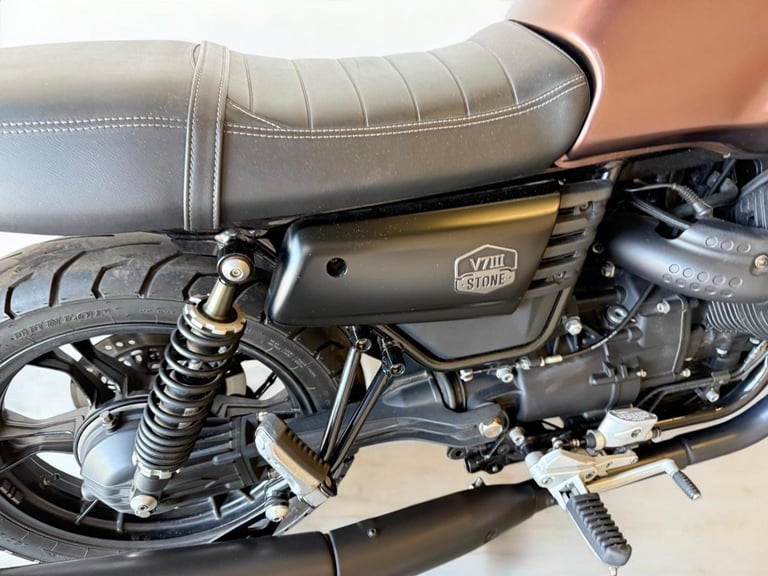 2020 Moto Guzzi V7 744 III Stone Night Pack Euro 4