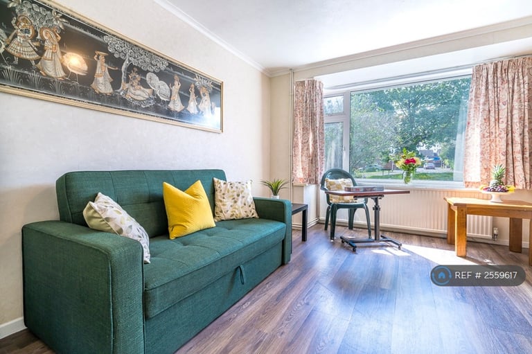 4 bedroom house in Waveney Rise, Oadby, Leicester, LE2 (4 bed) (#2559617)