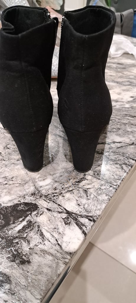 New look black boots size 6 wide fitting 
