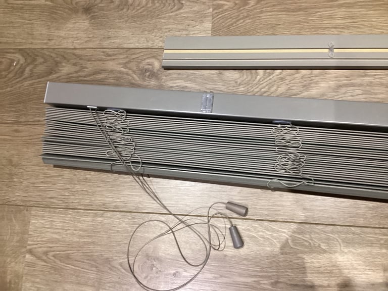 Venetian blind wide slats good condition free