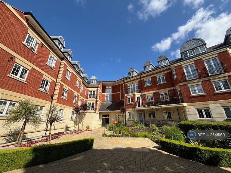 image for 3 bedroom flat in Eastcote Road, Pinner, HA5 (3 bed) (#2546160)