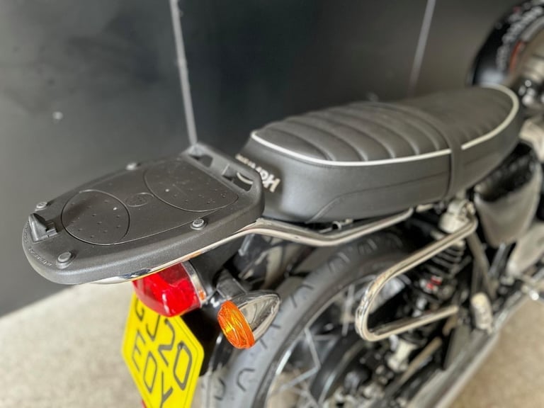 STUNNING LOW MILEAGE 2020/20 TRIUMPH BONNEVILLE T100 MOTORCYCLE