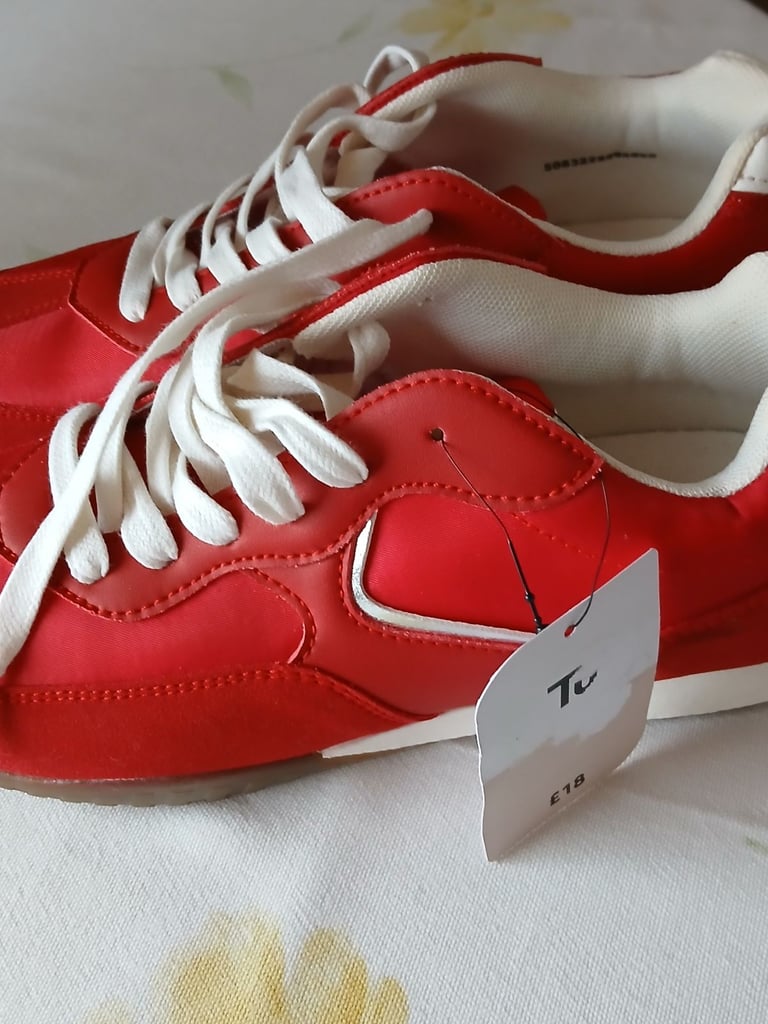LADIES TU RED & WHITE TRAINERS SIZE 6