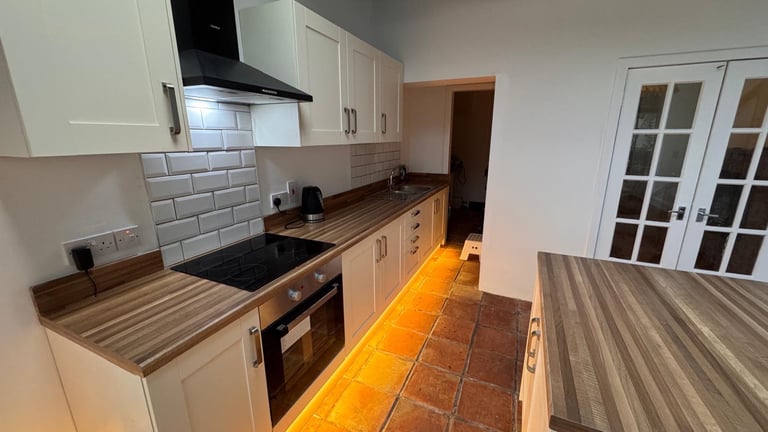 Recently renovated 2-Bedroom terraced home near City Center 