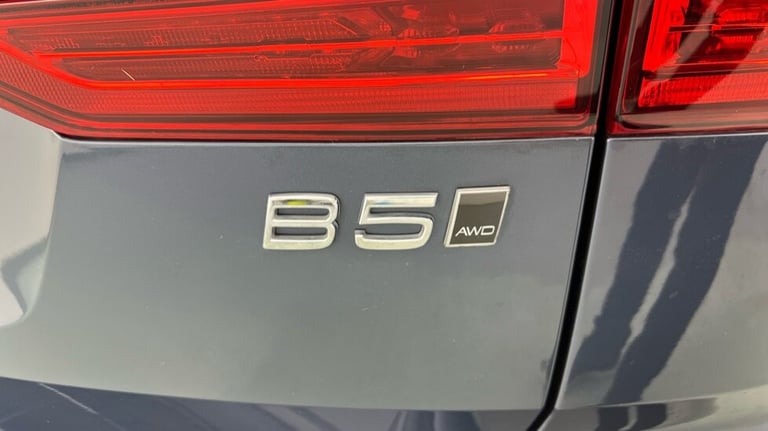 2022 Volvo XC60 Ultimate, B5 AWD mild hybrid, Petrol, Dark Estate Petrol Automatic
