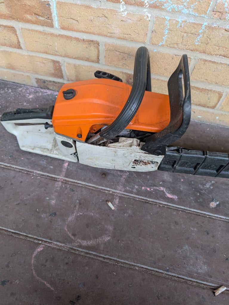 Petrol chainsaw 