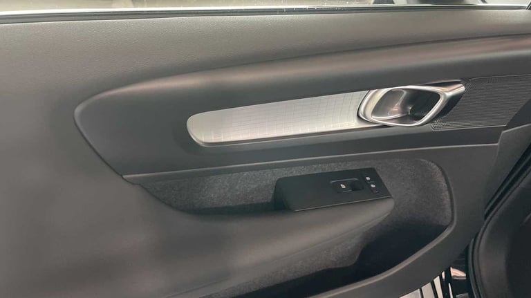 2022 Volvo XC40 Recharge Core, T4 plug-in hybrid, Electric/Petrol, Bright SUV N/A Automatic