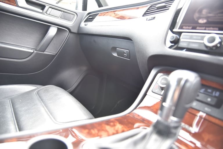 2013 Volkswagen Touareg 3.0h TSI V6 Hybrid SUV 5dr Petrol Hybrid Tiptronic 4WD Euro 5 (s/s) (333 ...