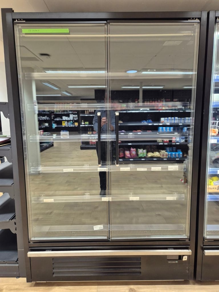 TEFCOLD NEW B GRADE COMMERCIAL MULTIDECK DRINKS/FOODS DISPLAY CHILLER WITH INTERNAL MOTOR.
