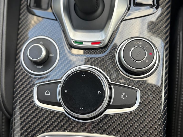 2022 Alfa Romeo Giulia 2.9 V6 Bi-Turbo Quadrifoglio Saloon 4dr Petrol GPF Auto Euro 6 (s/s) (510 ...