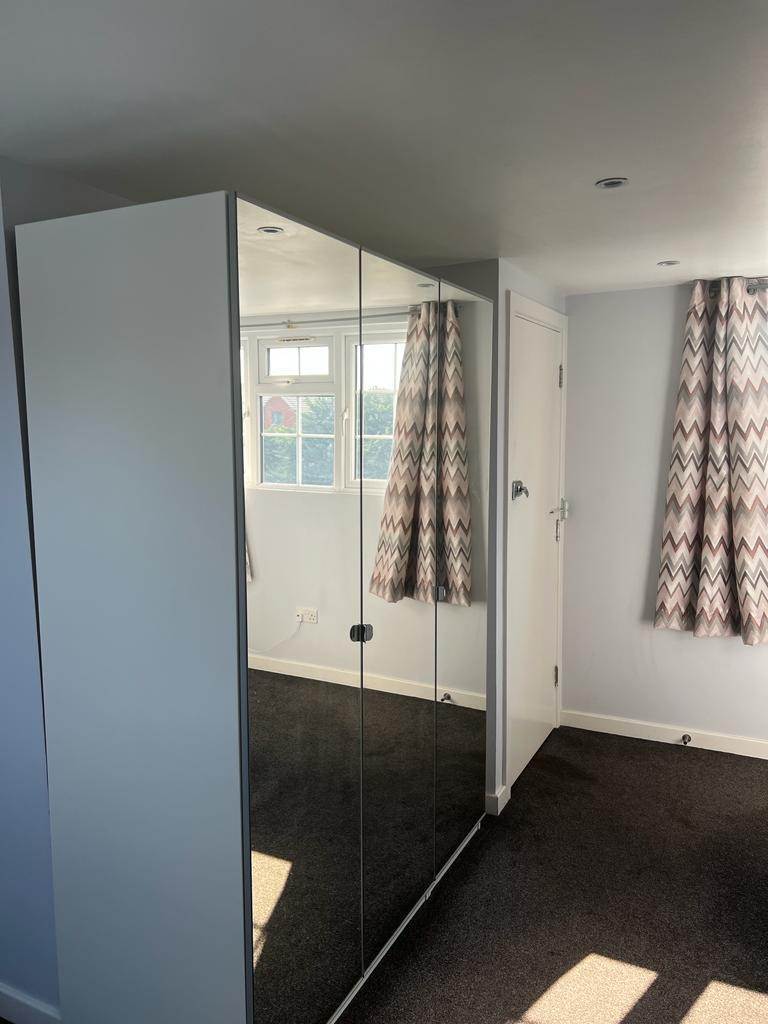 En-Suite Loft, Prime Location Airport access