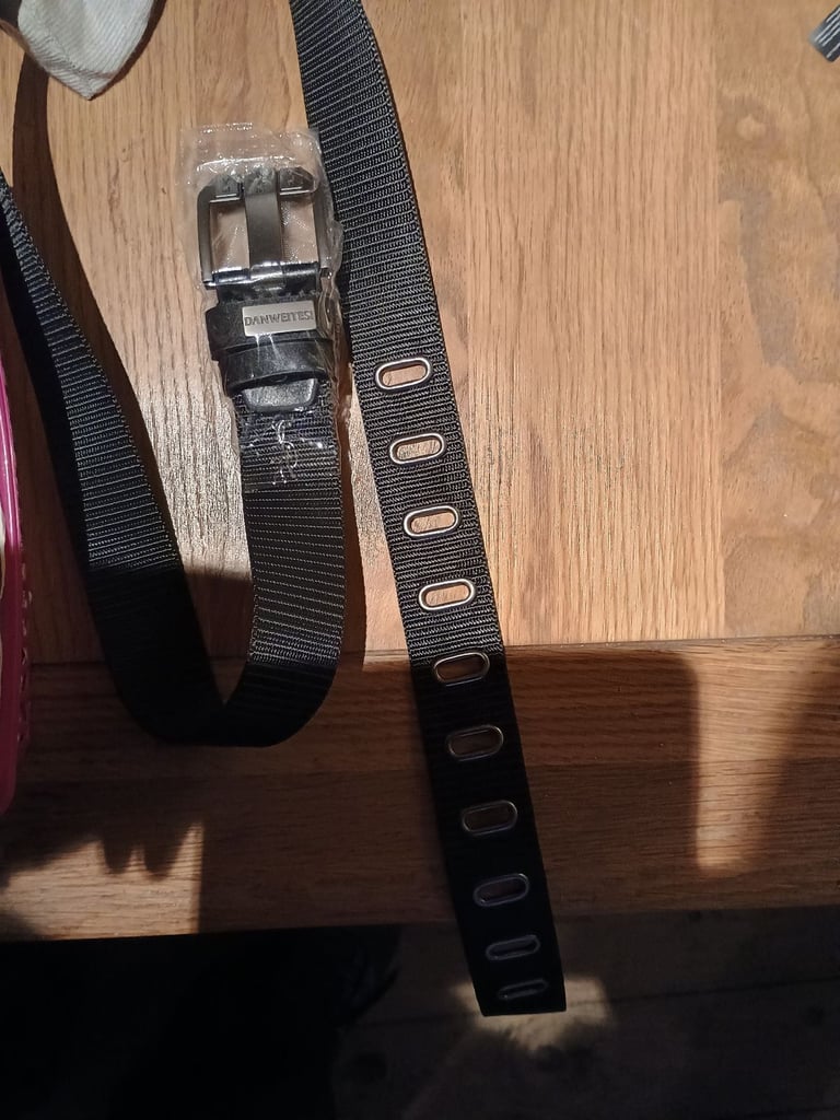 Brand new men's belt very White buckle.