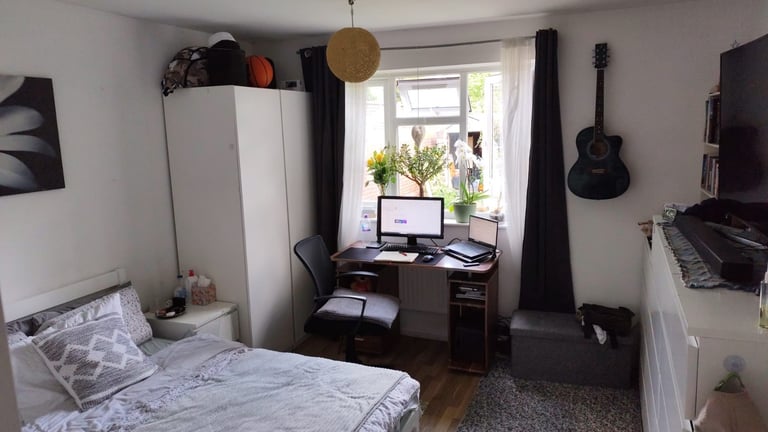 image for Double room available for rent at Snaresbrook(Wanstead)