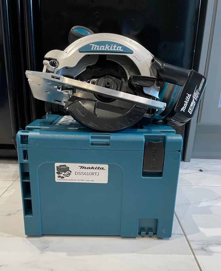 (NEW) Makita DSS610RTJ 18v LXT 165mm Circular Saw Inc 2x 5.0Ah Batts