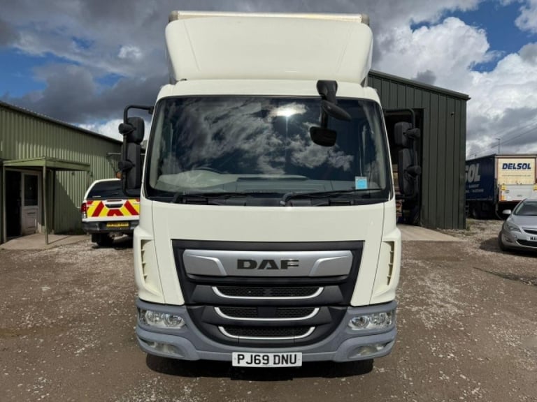 DAF LF 180 4x2 AUTOMATIC BOX TRUCK WITH TAIL LIFT