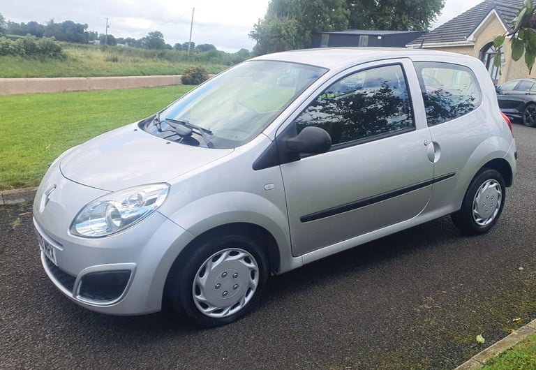 image for Amazingly low miles twingo .ideal first car