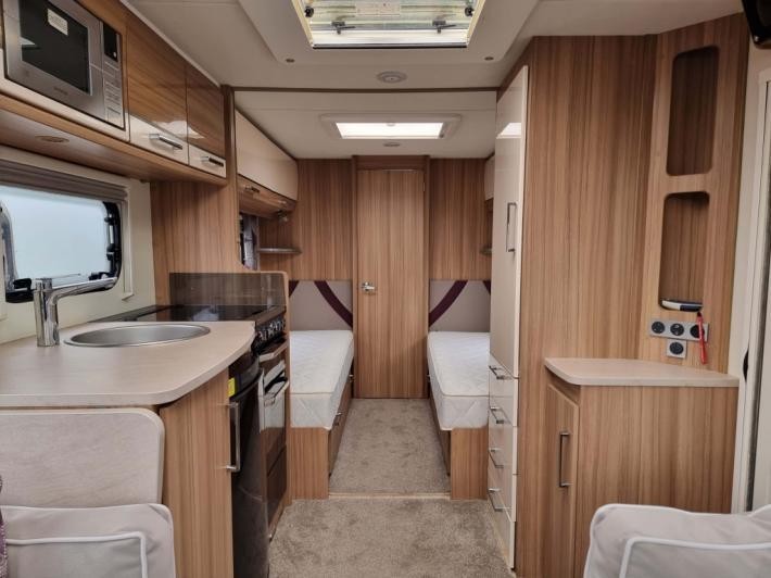 2017 Lunar Clubman SB Used Caravan