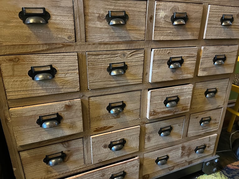 Drawer Pulls With Label Slots