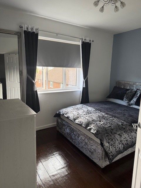 DOUBLE ROOM TO RENT BILLS INCLUDED 200 DEPOSIT IN ADVANCE 