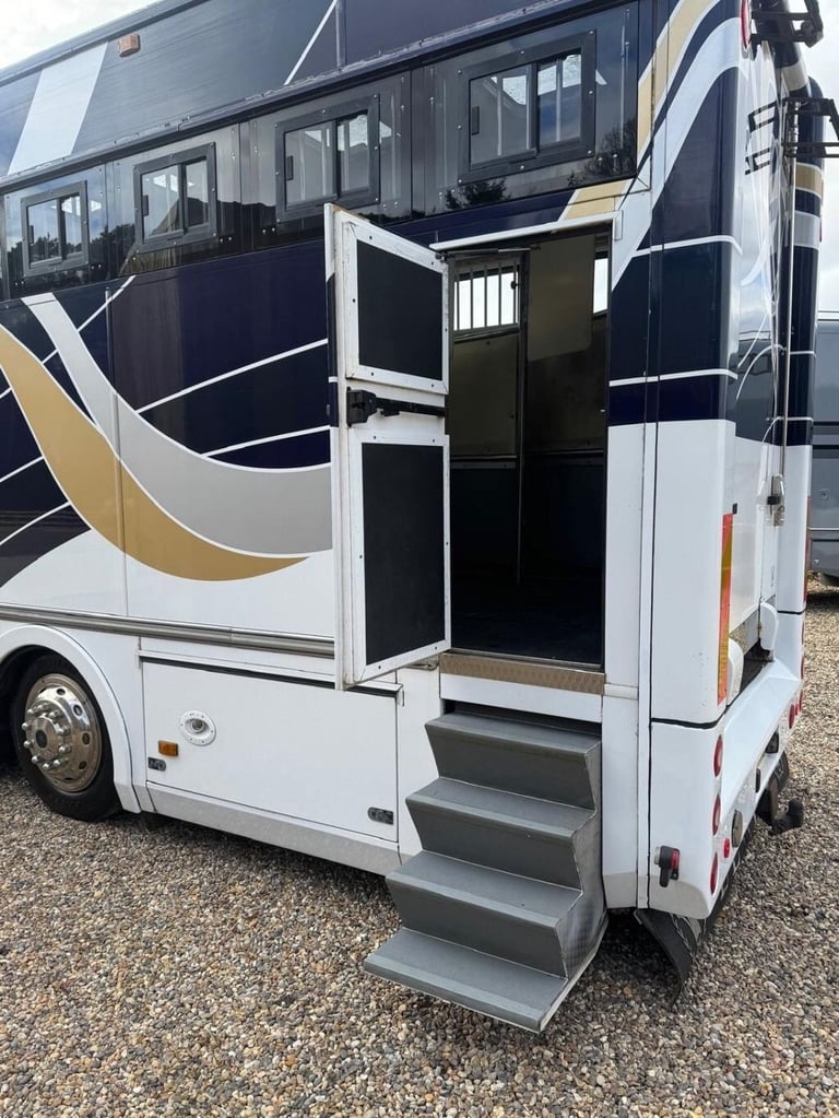 2007 Iveco STRALIS 7 HORSE LEHEL HORSEBOX Diesel Automatic