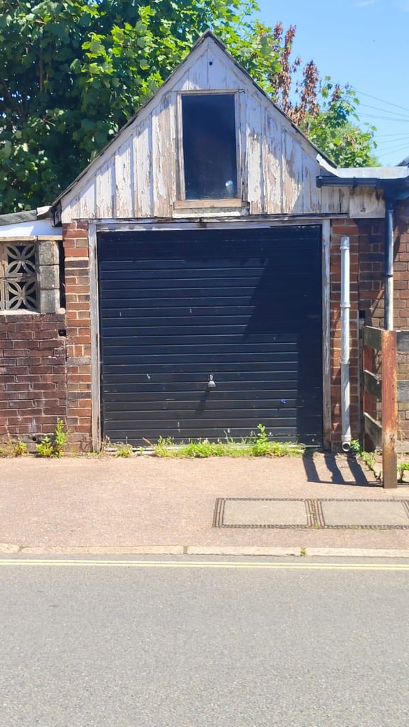 image for Garage to let Exeter