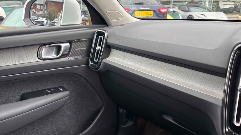  Volvo XC40 2.0 B4P Inscription 5dr AWD Auto Estate Petrol Automatic