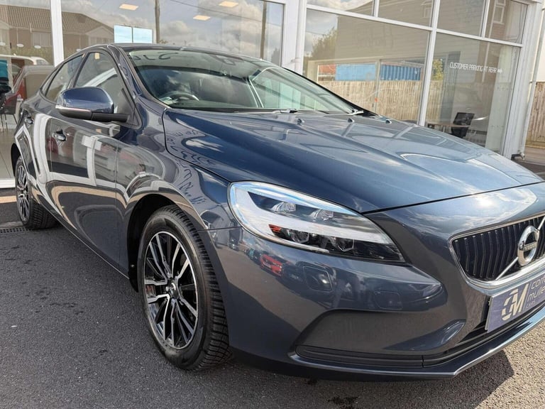VOLVO V40 2.0 D2 Momentum Euro 6 (s/s) 5dr 2017