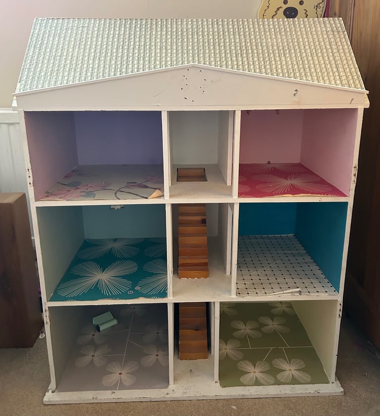 Large Dolls House for sake