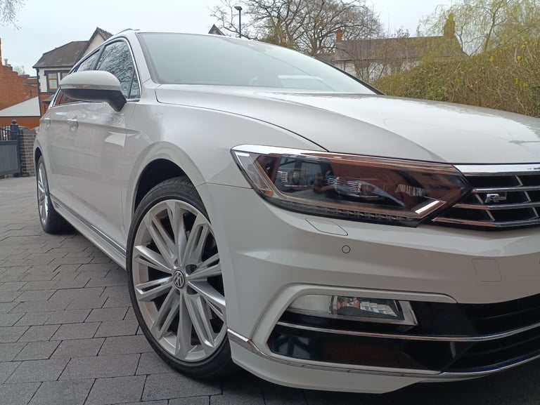 LICENSED TAXI SERVICE £1 PER MILE AIRPORTS ONLY. CHEAPEST IN COUNTRY (4 PASSENGERS)