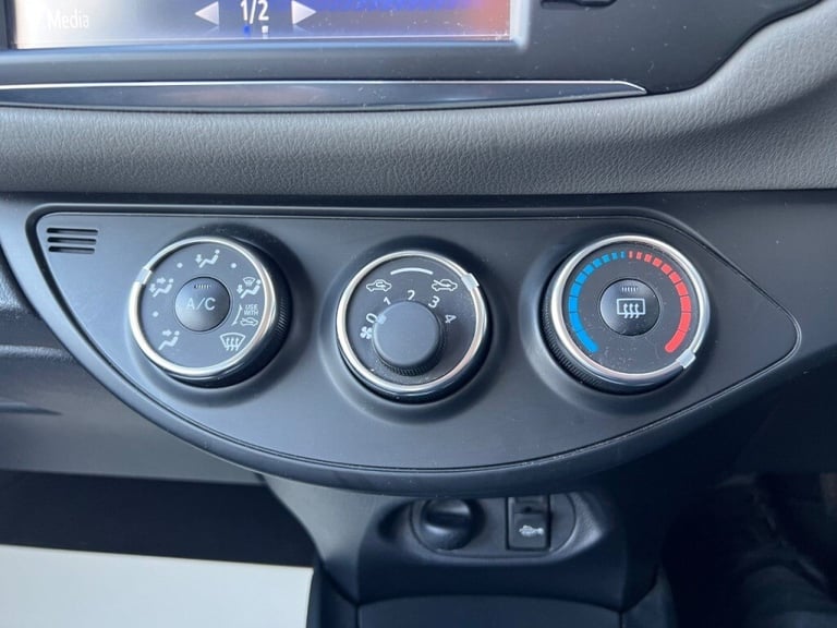 Toyota Yaris 1.5 VVT-i Icon 5dr - REAR CAMERA - BLUETOOTH - Petrol