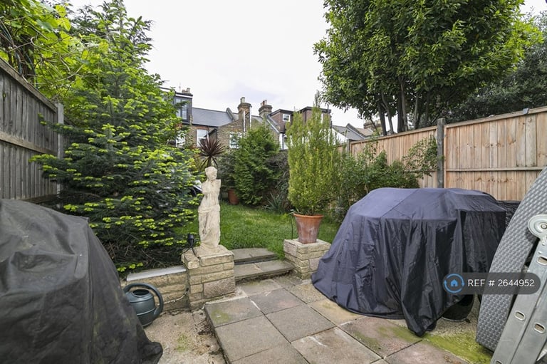 2 bedroom house in Goldsmith Road, London, E17 (2 bed) (#2644952)