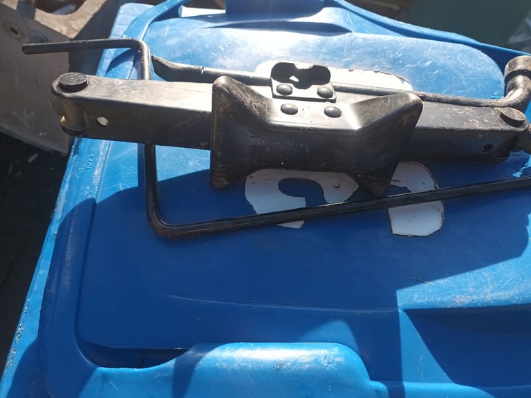 image for Car side winder jack 
