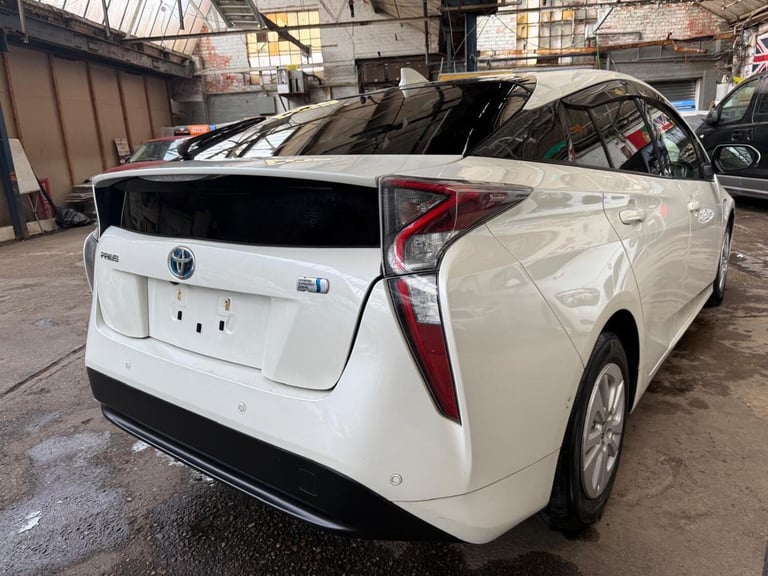 TOYOTA PRIUS 1.8 VVT-h Business Edition 1970