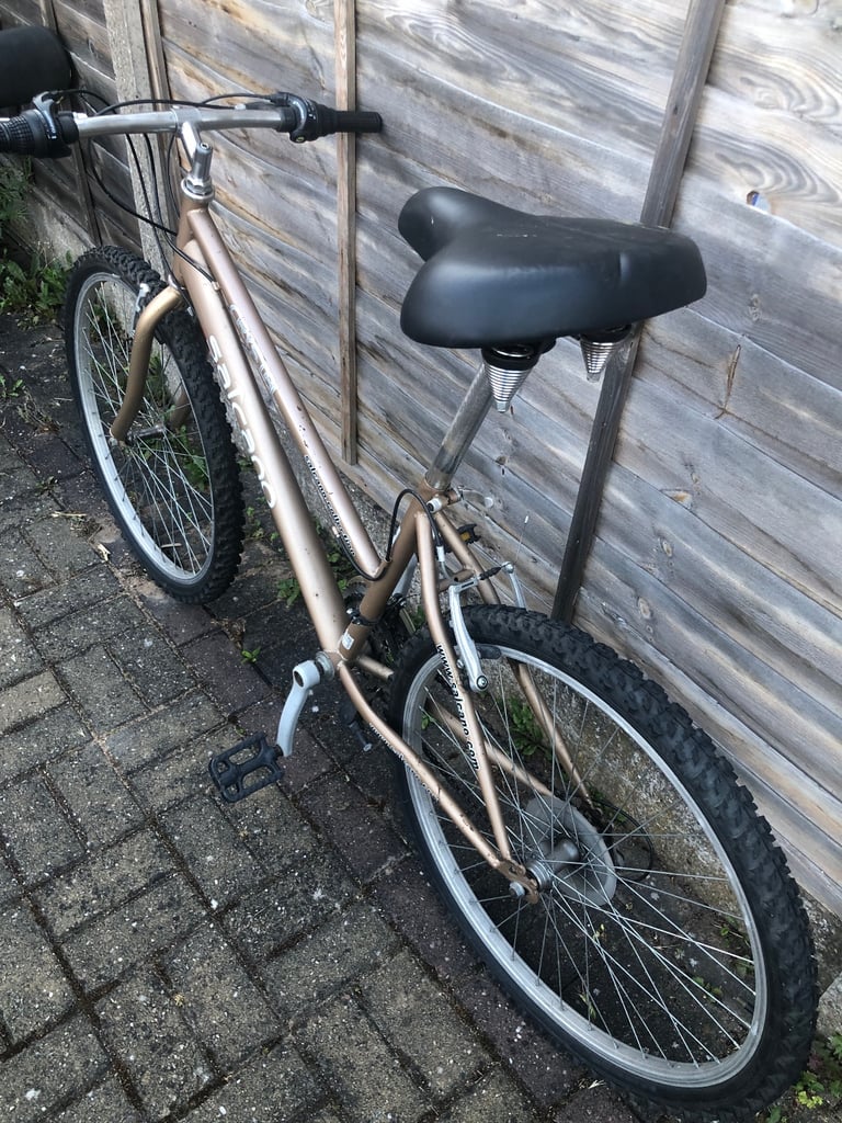 Salcano Bike Suit Junior/ Teenager/ Small Adult/ Woman’s /Girls/ Ladies Bike 26” Tyres wide seat