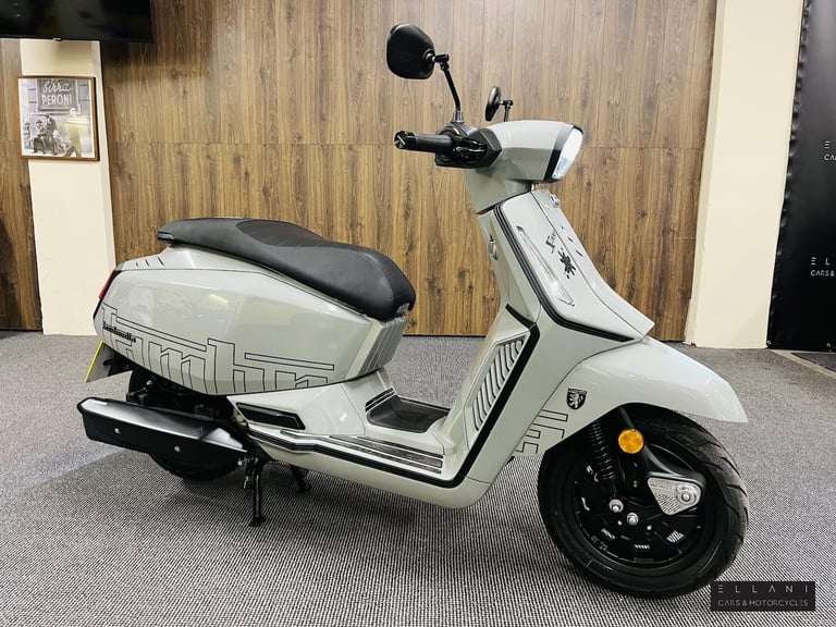 2025 Lambretta X 300 300 Scooter Petrol Automatic Euro 5 (25 ps) Scooter Petrol Automatic