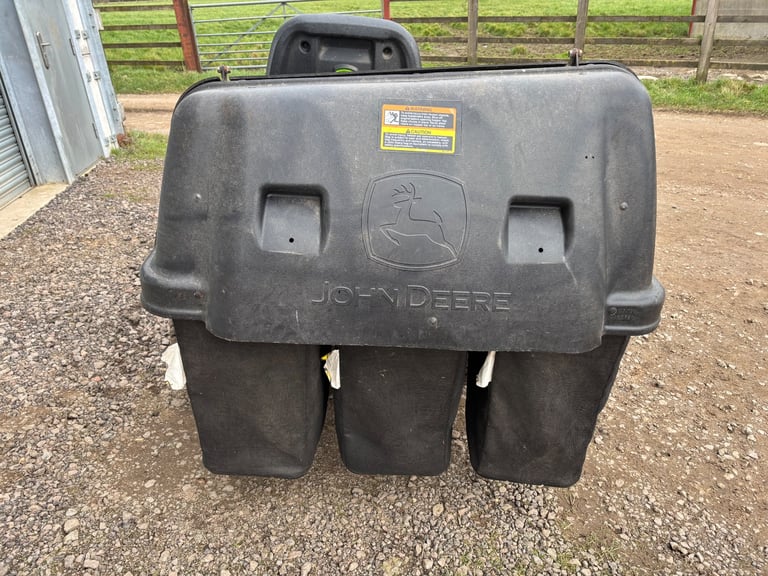 X758 John Deere ride on mower