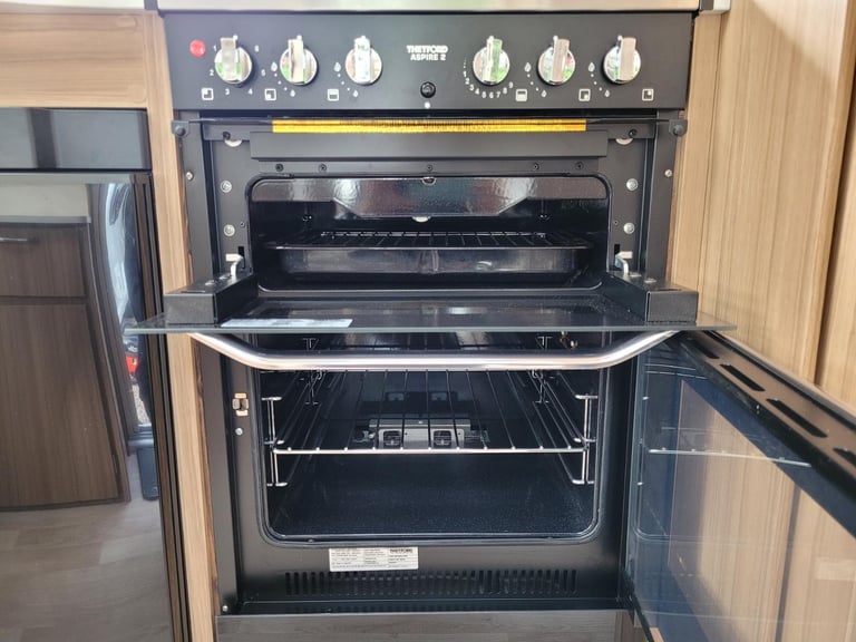 * SALE AGREED * Lunar Clubman CK 2018 Single Axle 2 Berth - Motor Mover
