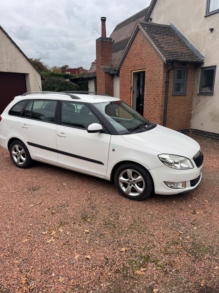 Skoda, FABIA, Estate, 2011, Manual, 1199 (cc), 5 doors