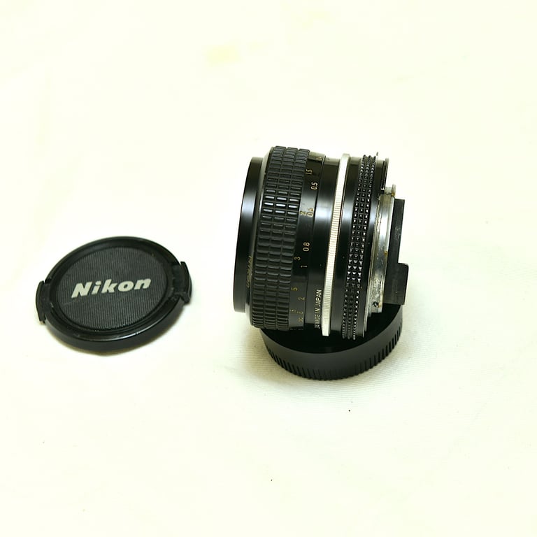 Nikon Nikkor 28mm F/3.5 AI Manual Wide Angle Lens