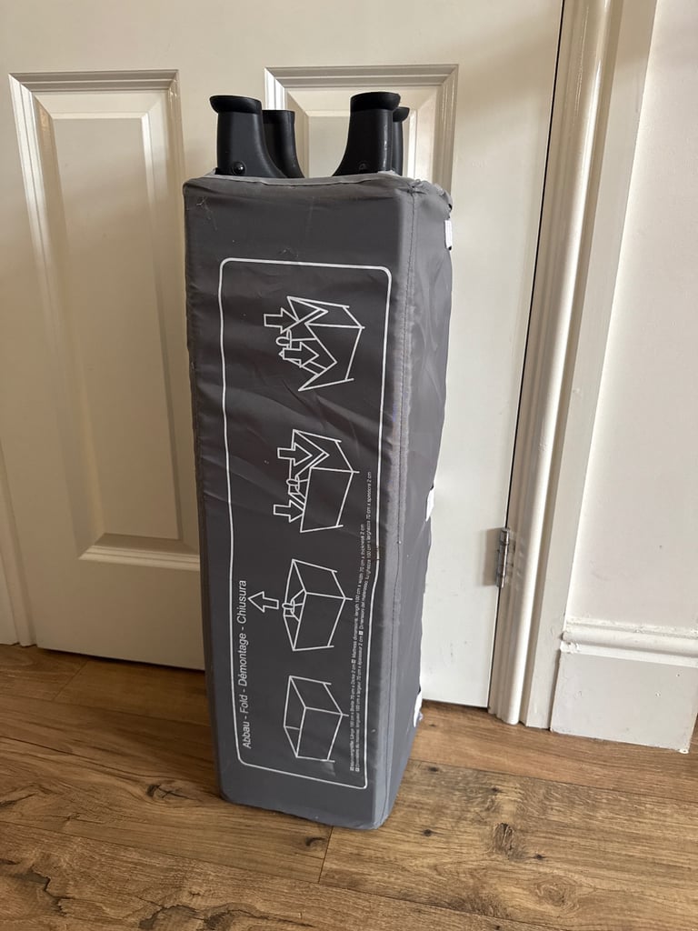 Travel cot
