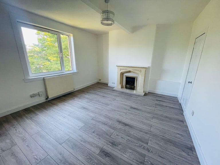 2 Bedroom Flat, Hutchison Crossway, Edinburgh