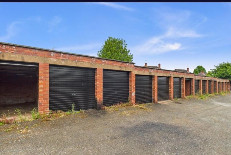 🚗🔒 Secure Lock-Up Garage for Rent – DY8 3HZ 🔒🚗