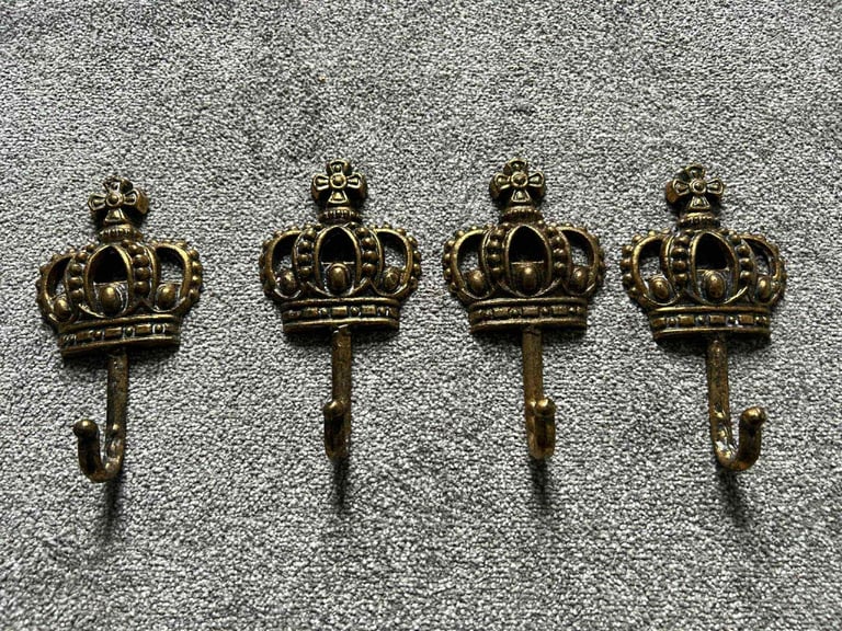 image for 💙👑Cast metal gold crown hooks £8 each