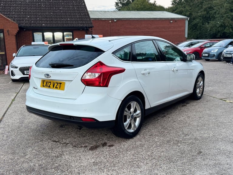 2012 Ford Focus 1.6 Zetec Euro 5 5dr HATCHBACK Petrol Manual