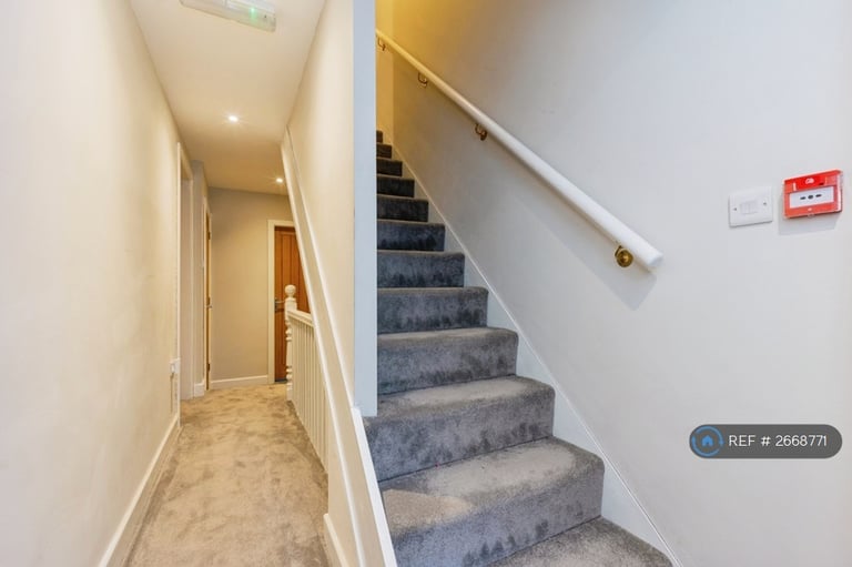 6 bedroom house in Braemar Road, Manchester, M14 (6 bed) (#2668771)