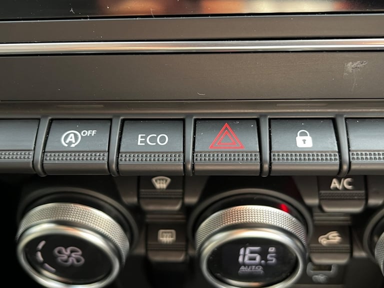 2020 Renault Captur ICONIC TCE Hatchback Petrol Manual