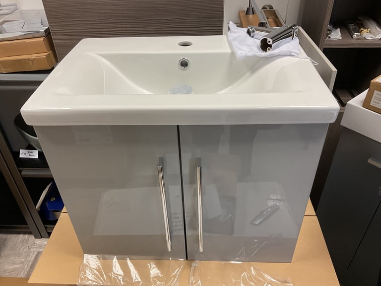 NOVUM Tempt 600 wall hung vanity gloss light grey, ceramic basin, mixer and waste 