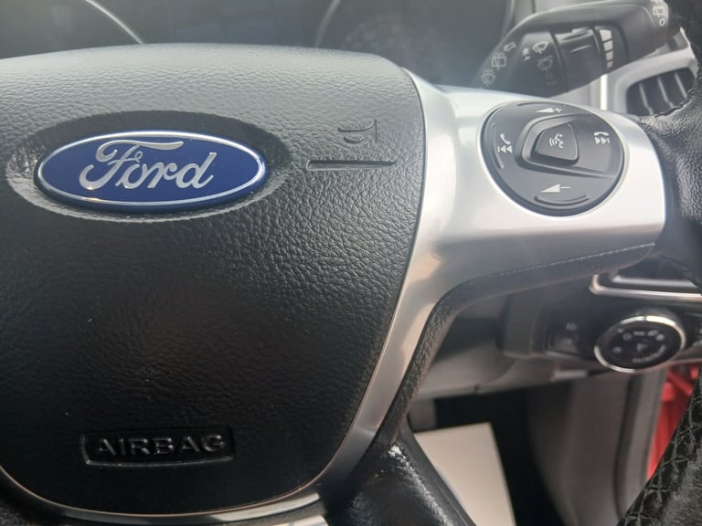 2014 Ford Focus 1.0 125 EcoBoost Titanium Navigator 5dr HATCHBACK Petrol Manual